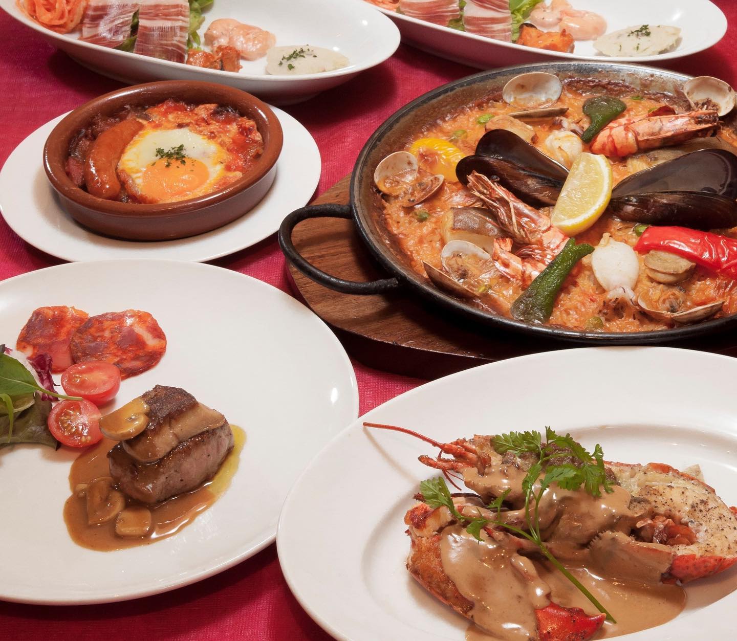 スパニッシュな
クリスマス♪
いかがですか?
エルカミーノ両店では、
23日(金)・24日(土)・25日(日)
クリスマスコースディナーの
ご予約を承っております。
スタッフ一押しメニューのクリスマスディナーです!
下記コース2種はご予約限定コースとなります。
24日・25日の佐鳴台店はコースのみのご予約となります。
24日佐鳴台店は満席となりました。
気になった方はお早めにお問い合わせ&ご予約を!!
皆様のご予約、スタッフ一同心よりお待ちしております。
お一人様が 5,800円(税込)の
クリスマスコース
と
お一人様が8,000円(税込)の
スペシャル
クリスマスコース
2種類ご用意しております。
詳細は↓から
https://elcamino.hamazo.tv/e9556126.html
もしくは
お電話でお気軽にお問い合わせください。
エルカミーノ佐鳴台店
432-8021
静岡県浜松市中区佐鳴台1‐11‐5 サーラプラザ佐鳴台
053-440-7057
11:00~21:30
定休日:月曜日・第2火曜
※祝日の時は翌日火曜日休み