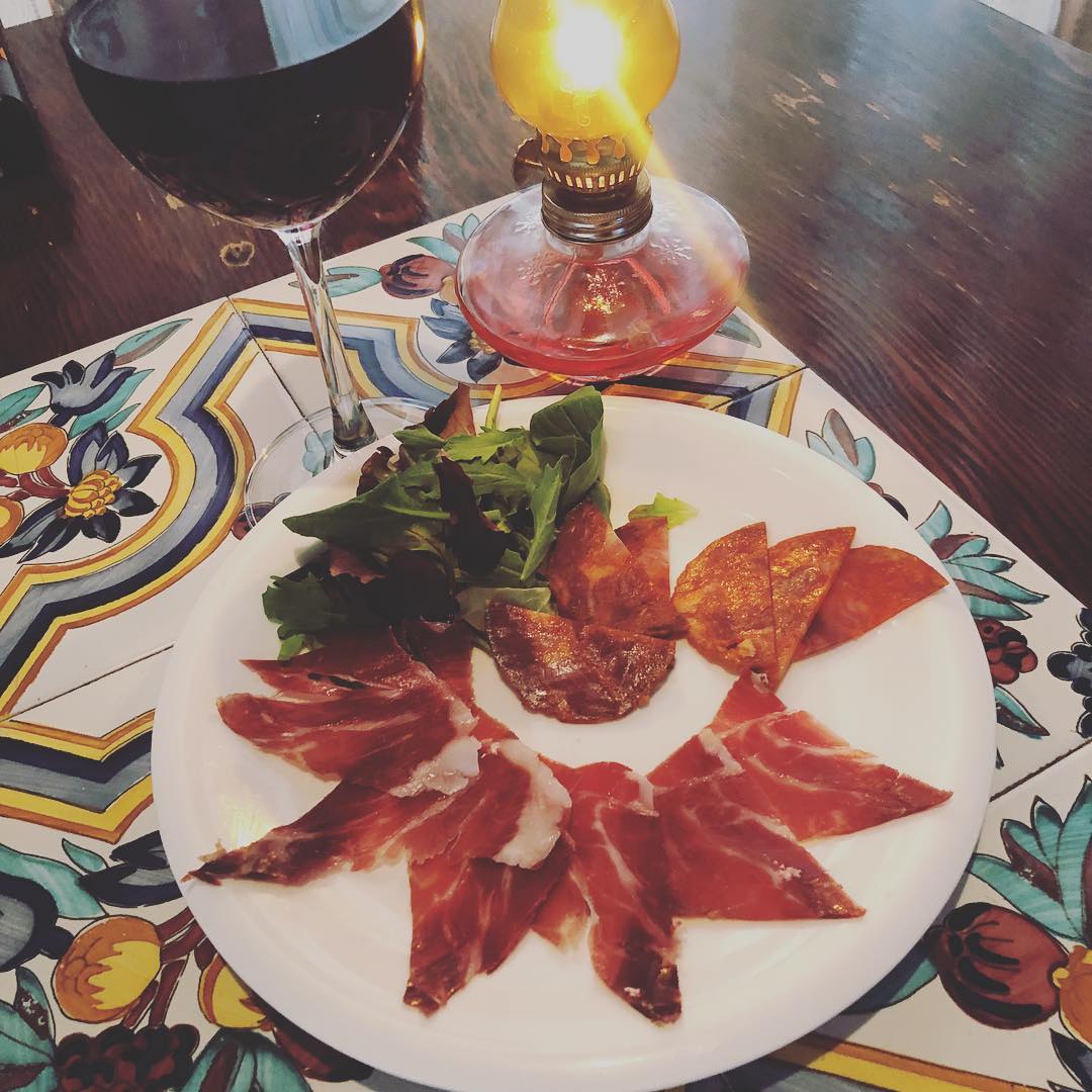 エルカミーノ佐鳴台店
お陰様で
12周年!!!
『12周年記念お客様感謝祭!』
開催中です。(^ω^)
期間中、ご来店のお客様全員に
『イベリコ豚の生ハム』
サービスさせていただきます!
開催期間...
2019年
3月26日(火)~4月26日(金)
lunch 11:30-14:00(L.O)
dinner 17:00-23:00(L.O)
お客様のご要望のお答えしまして、期間中は土日も含めまして毎日サービスさせていただきます!
是非皆様イベリコ豚の生ハムの濃厚な味わいをお楽しみください!
ランチタイムもサービスさせていただきます(^_^) エルカミーノ佐鳴台
053-440-7057